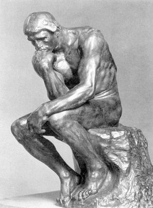 Escultura de Rodín enmarca a un hombre pensante.