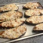 Berenjenas rellenas de carne Con salsa blanca