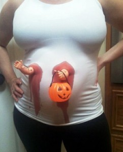 mamá embarazada en disfraces de halloween