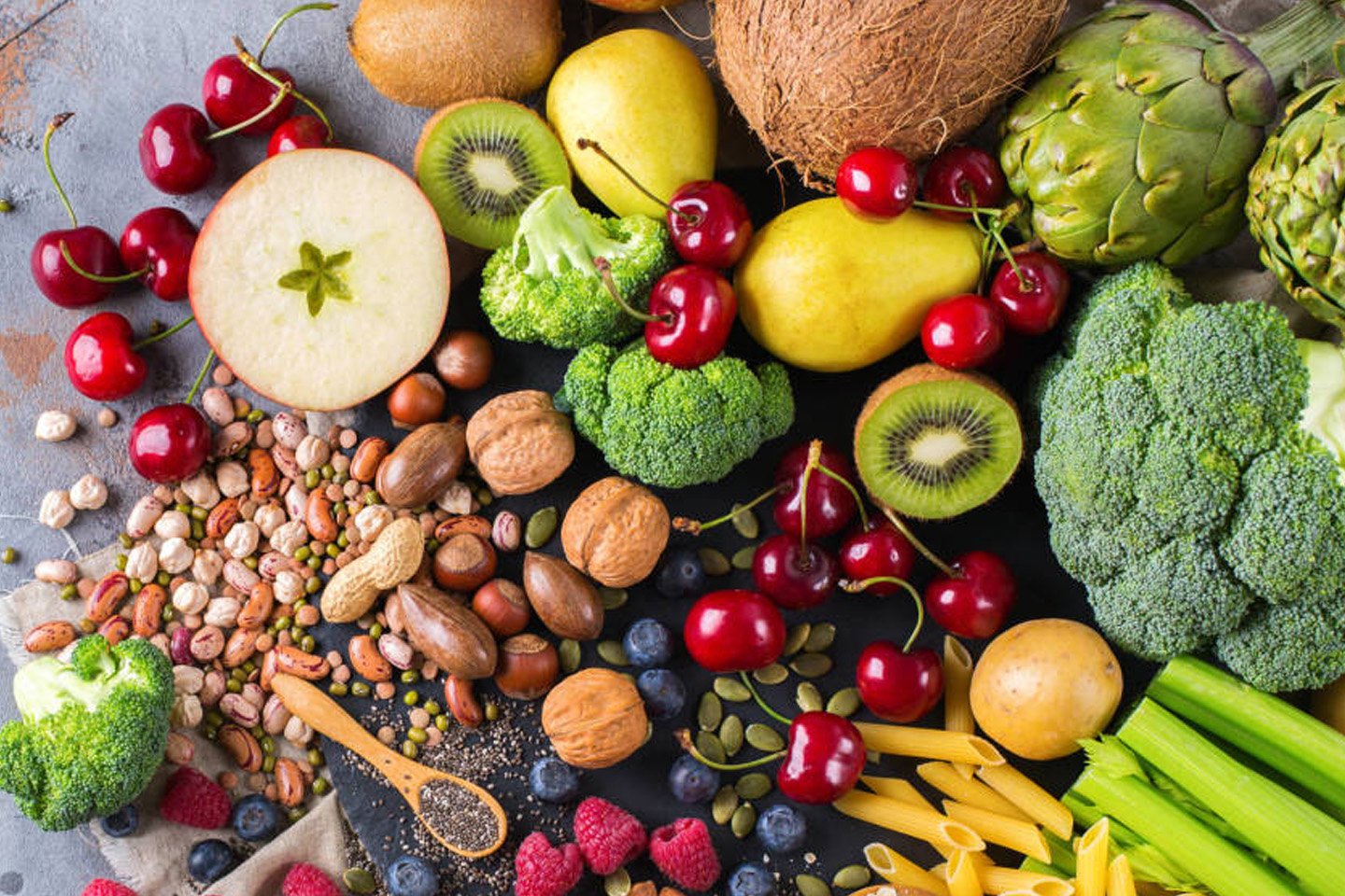 Витамин б фрукты овощи. Витамины фотосток. Витамины фото. Витамины в фруктах. Витамины на столе.